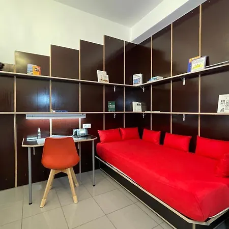 Apartment11 * אולם