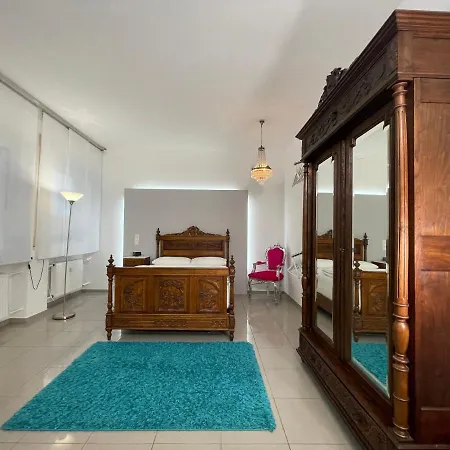 Apartment11 * אולם