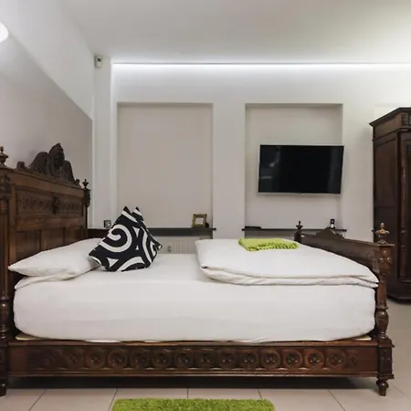 Apartment11 *